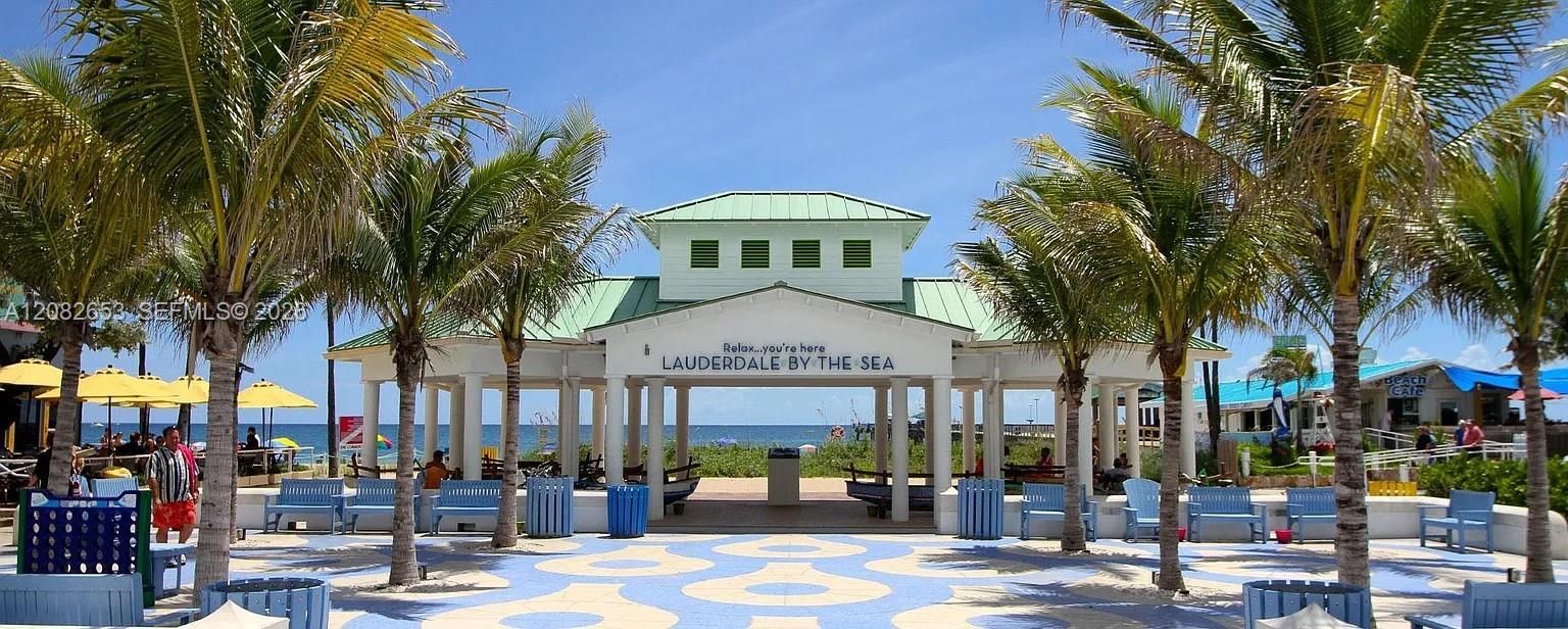 Lauderdale By The Sea  walking distance