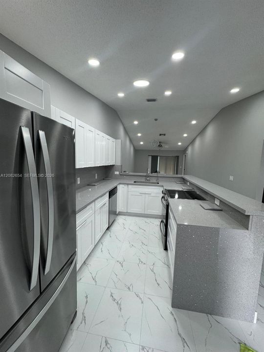 В аренду: $3,500 (3 спален, 2 ванн, 1318 Квадратных фут)