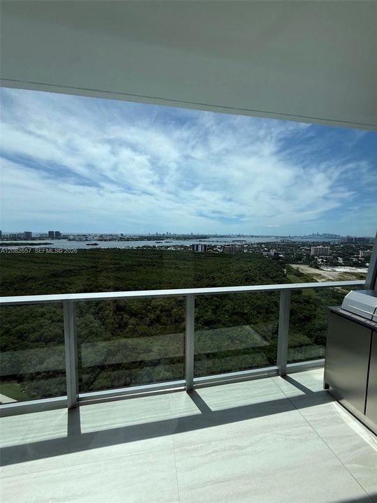 For Sale: $2,290,000 (2 beds, 3 baths, 1334 Square Feet)