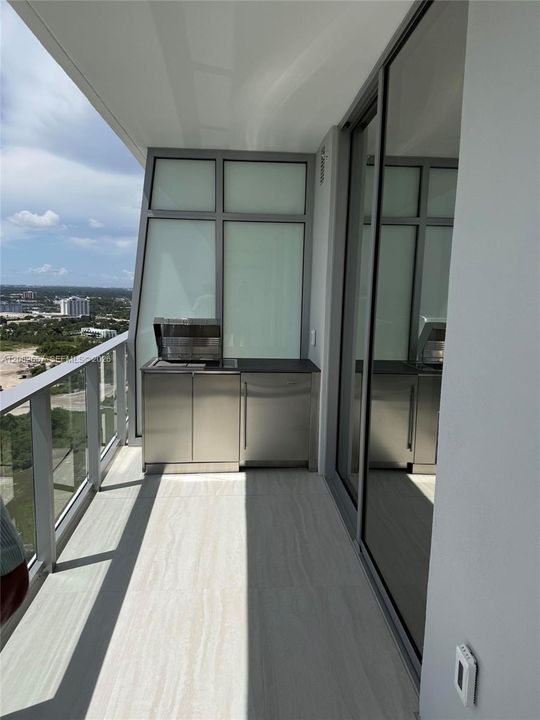 For Sale: $2,290,000 (2 beds, 3 baths, 1334 Square Feet)
