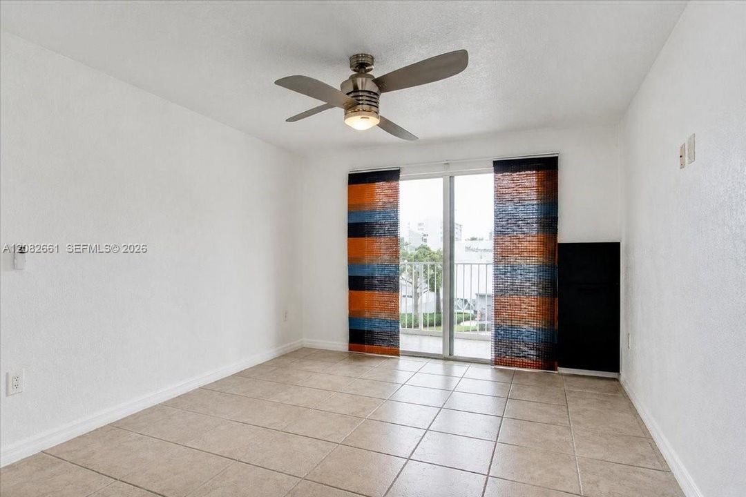 En Venta: $300,000 (2 camas, 1 baños, 814 Pies cuadrados)