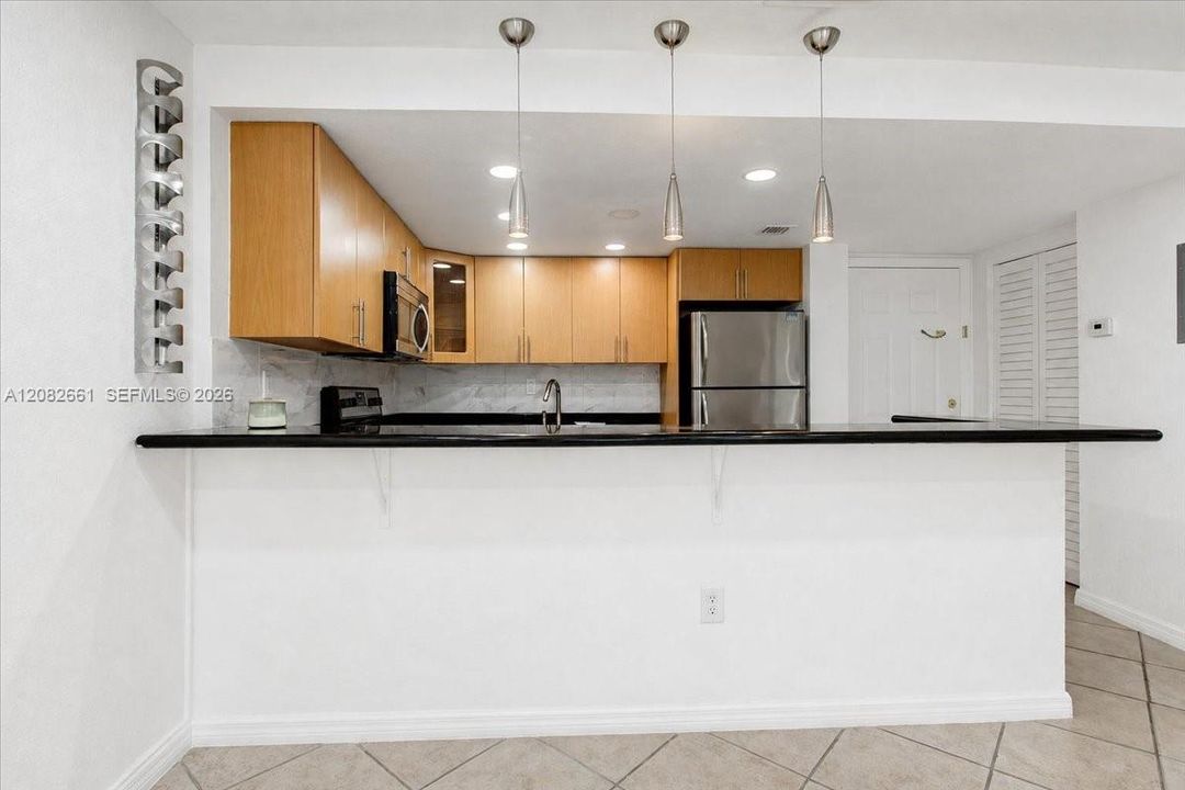 En Venta: $300,000 (2 camas, 1 baños, 814 Pies cuadrados)