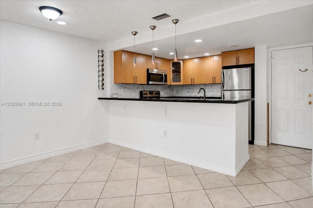 En Venta: $300,000 (2 camas, 1 baños, 814 Pies cuadrados)