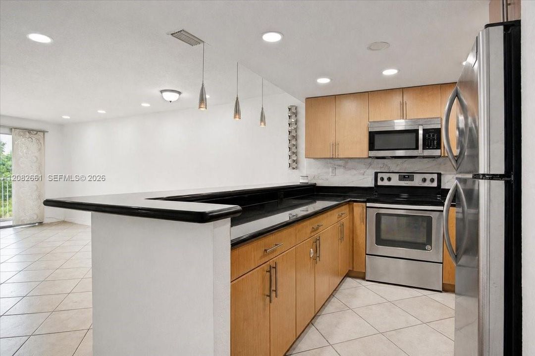 En Venta: $300,000 (2 camas, 1 baños, 814 Pies cuadrados)