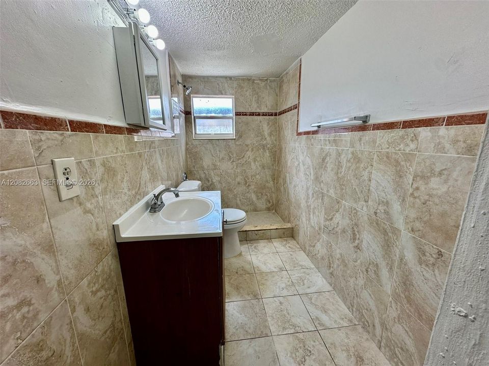 出租: $2,300 (2 贝兹, 1 浴室, 0 平方英尺)