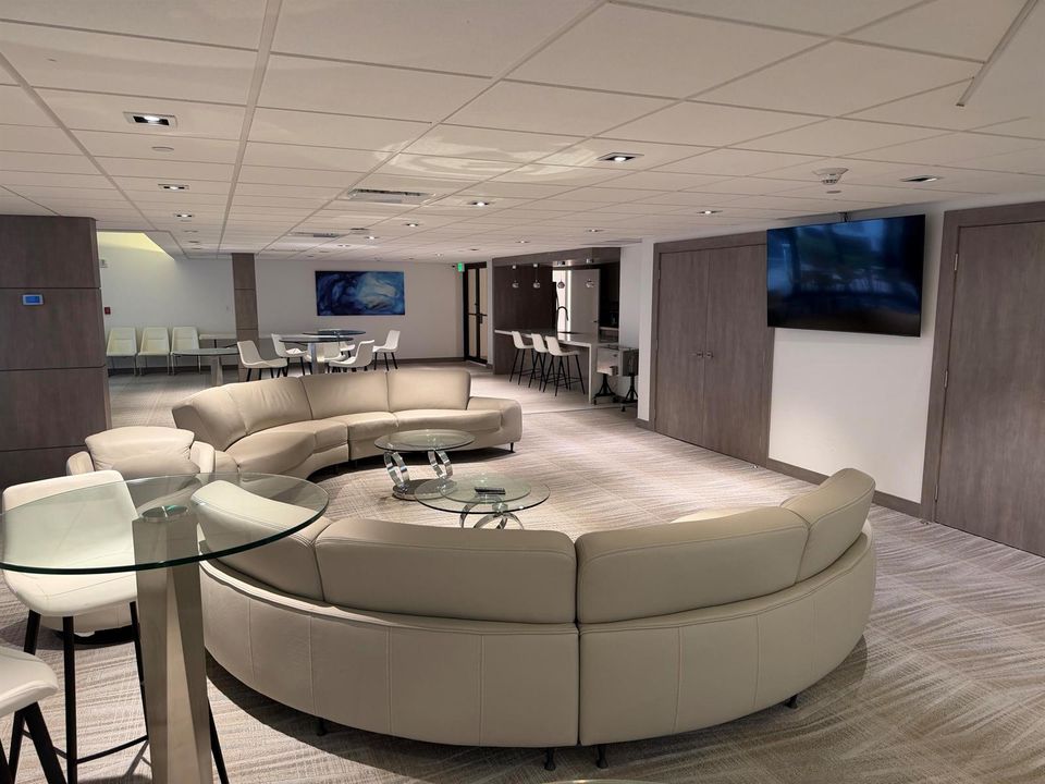 Social Room HOC