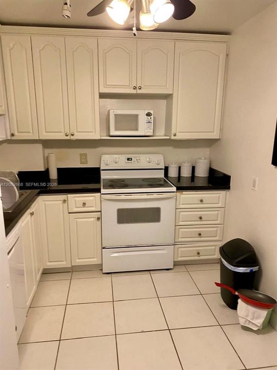 В аренду: $3,400 (2 спален, 2 ванн, 1521 Квадратных фут)