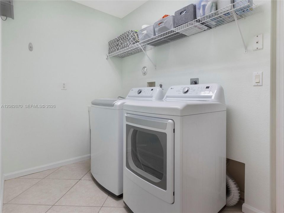 For Sale: $625,000 (3 beds, 2 baths, 2393 Square Feet)