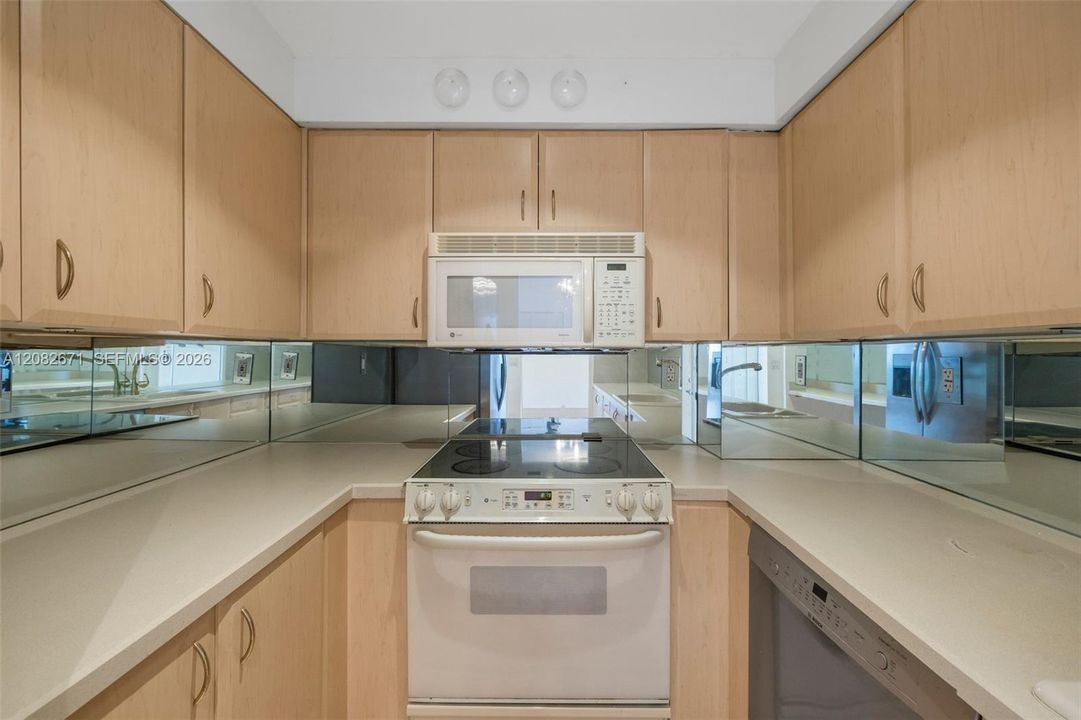 На продажу: $805,000 (2 спален, 2 ванн, 1380 Квадратных фут)