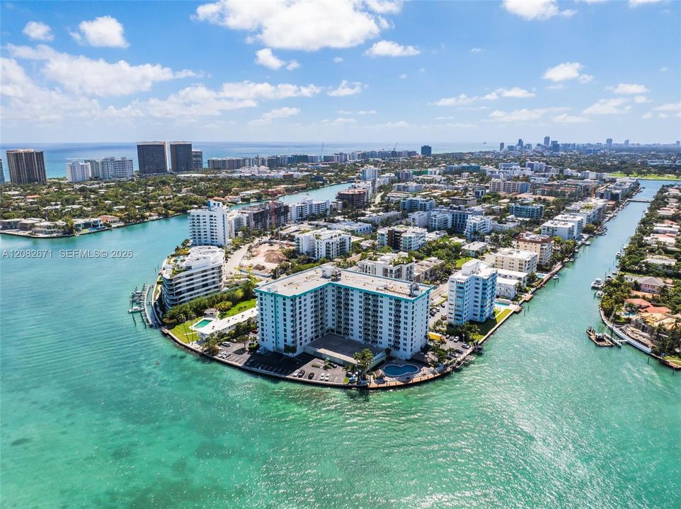 На продажу: $805,000 (2 спален, 2 ванн, 1380 Квадратных фут)