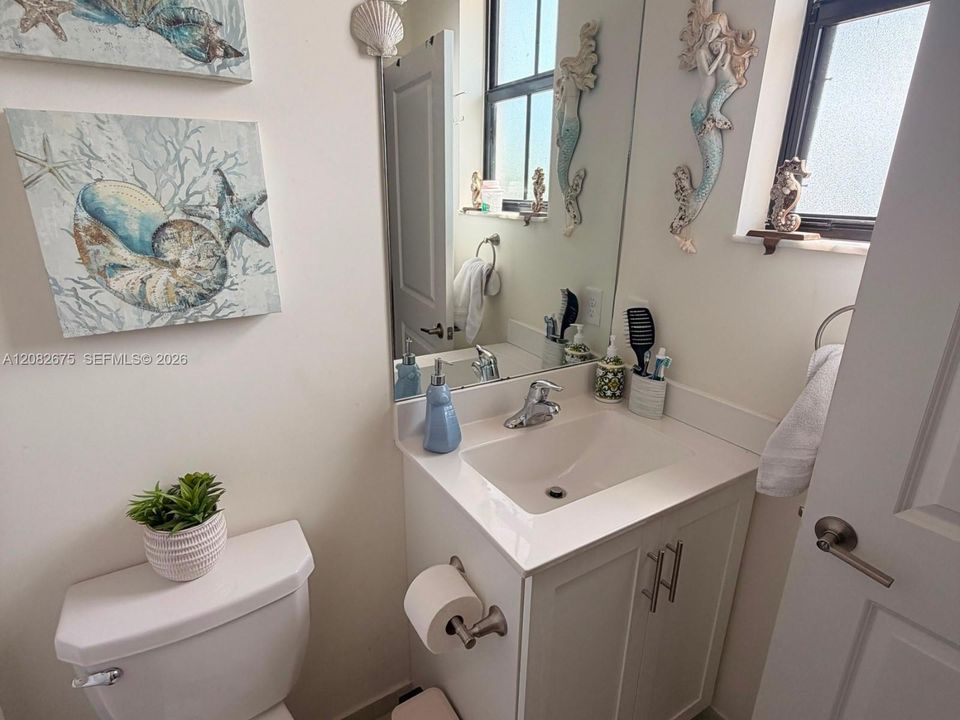 En Venta: $599,000 (3 camas, 3 baños, 1332 Pies cuadrados)