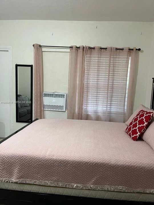 En Renta: $1,500 (0 camas, 1 baños, 1586 Pies cuadrados)