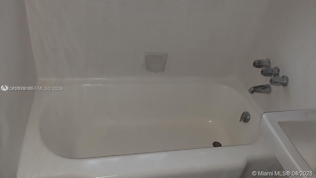 En Renta: $1,500 (0 camas, 1 baños, 1586 Pies cuadrados)