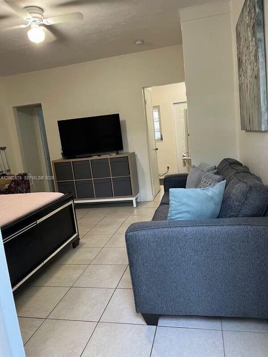 En Renta: $1,500 (0 camas, 1 baños, 1586 Pies cuadrados)