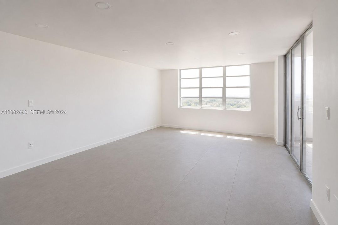 For Sale: $194,900 (2 beds, 2 baths, 1303 Square Feet)