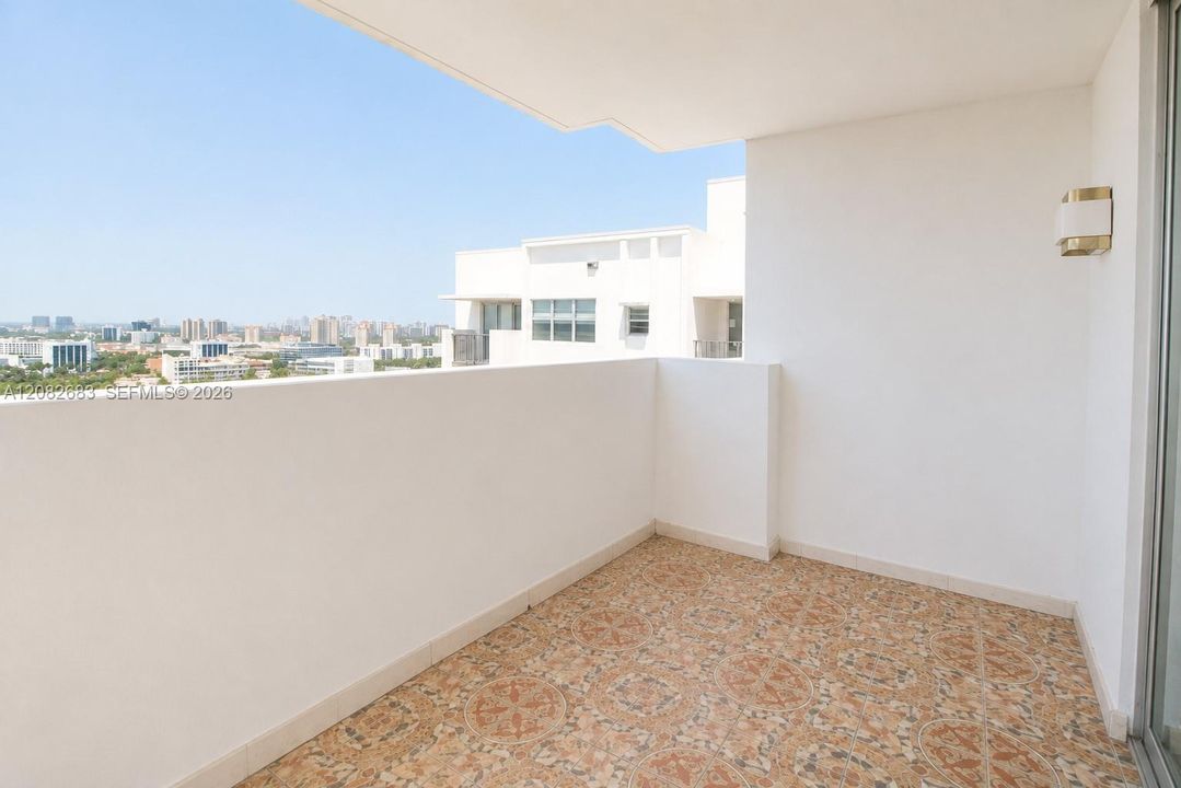 For Sale: $194,900 (2 beds, 2 baths, 1303 Square Feet)