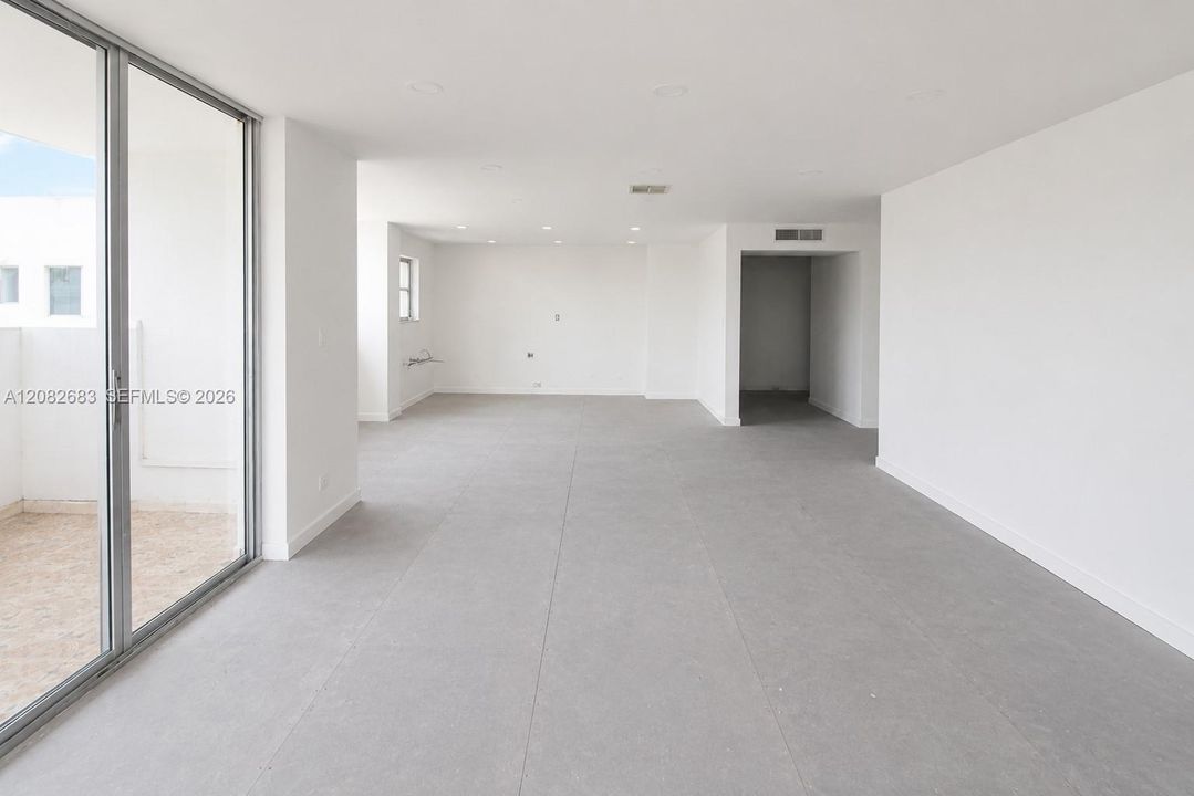 For Sale: $194,900 (2 beds, 2 baths, 1303 Square Feet)