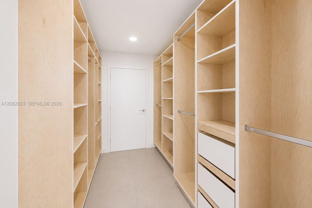 For Sale: $194,900 (2 beds, 2 baths, 1303 Square Feet)