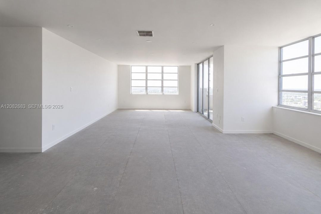 For Sale: $194,900 (2 beds, 2 baths, 1303 Square Feet)