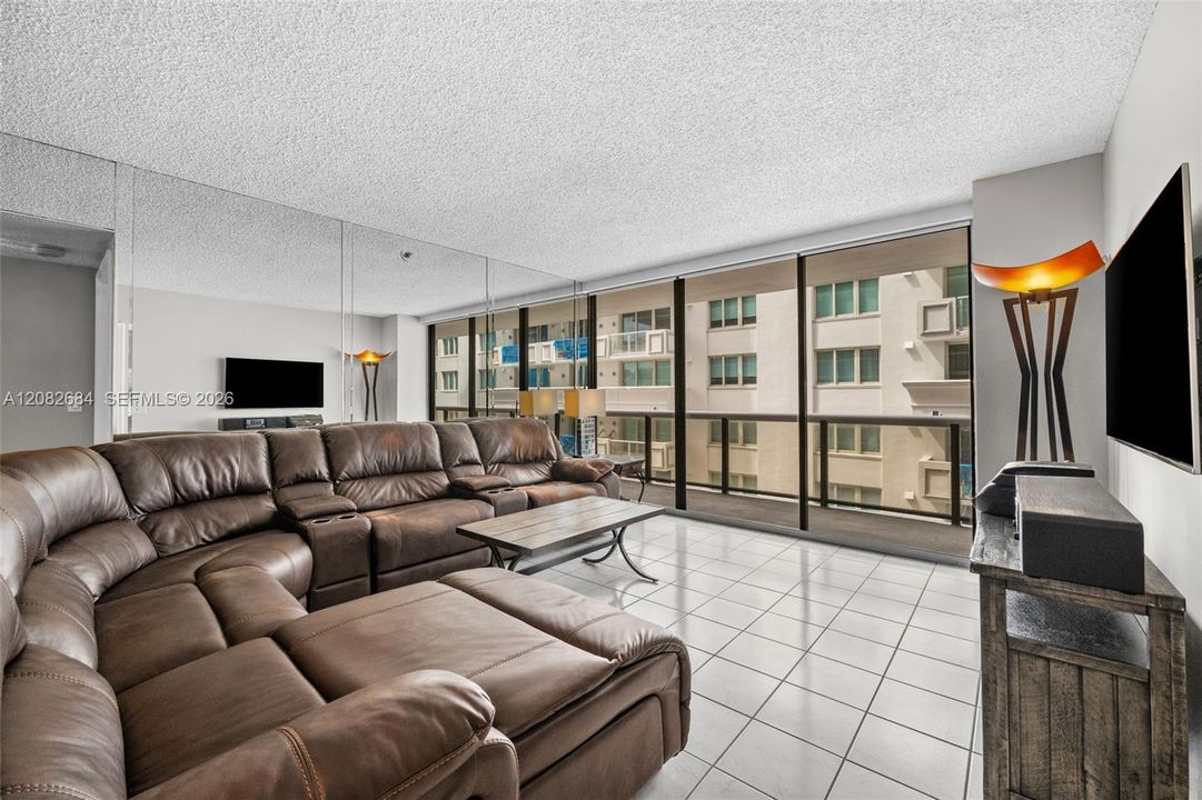 En Venta: $930,000 (2 camas, 2 baños, 1260 Pies cuadrados)
