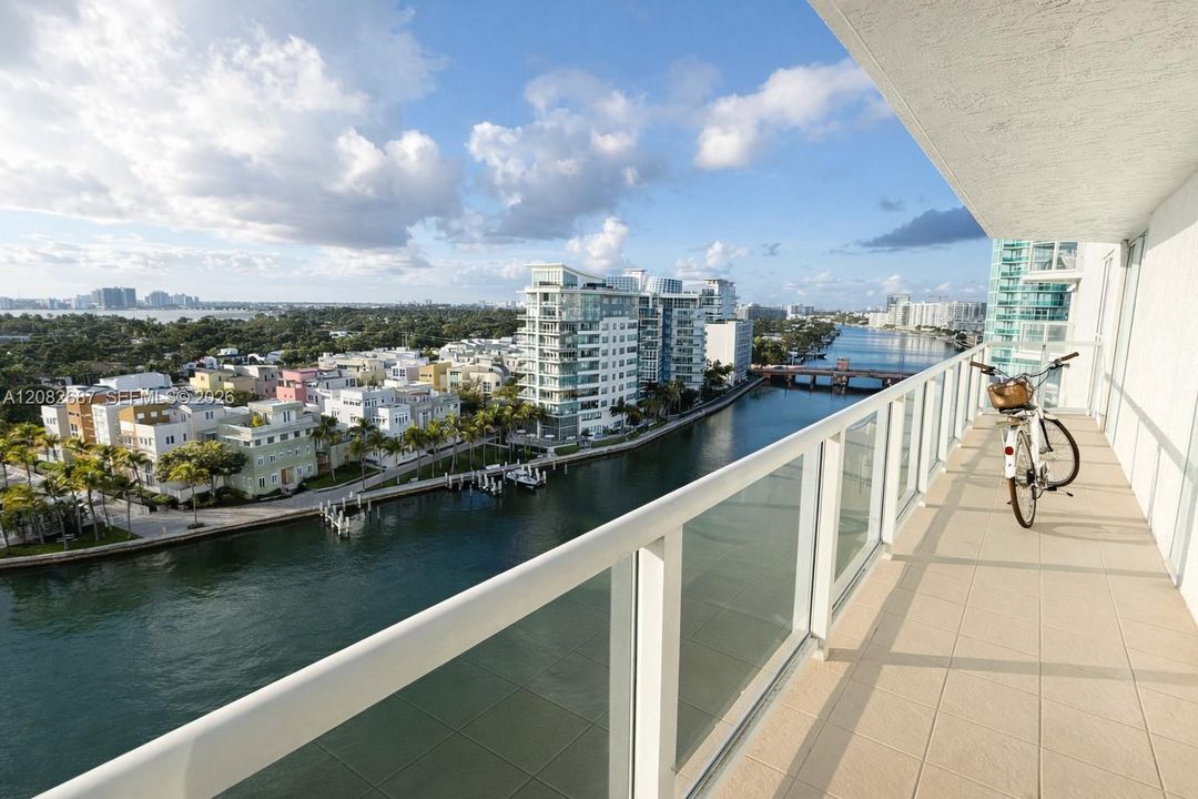 For Rent: $4,500 (2 beds, 2 baths, 950 Square Feet)