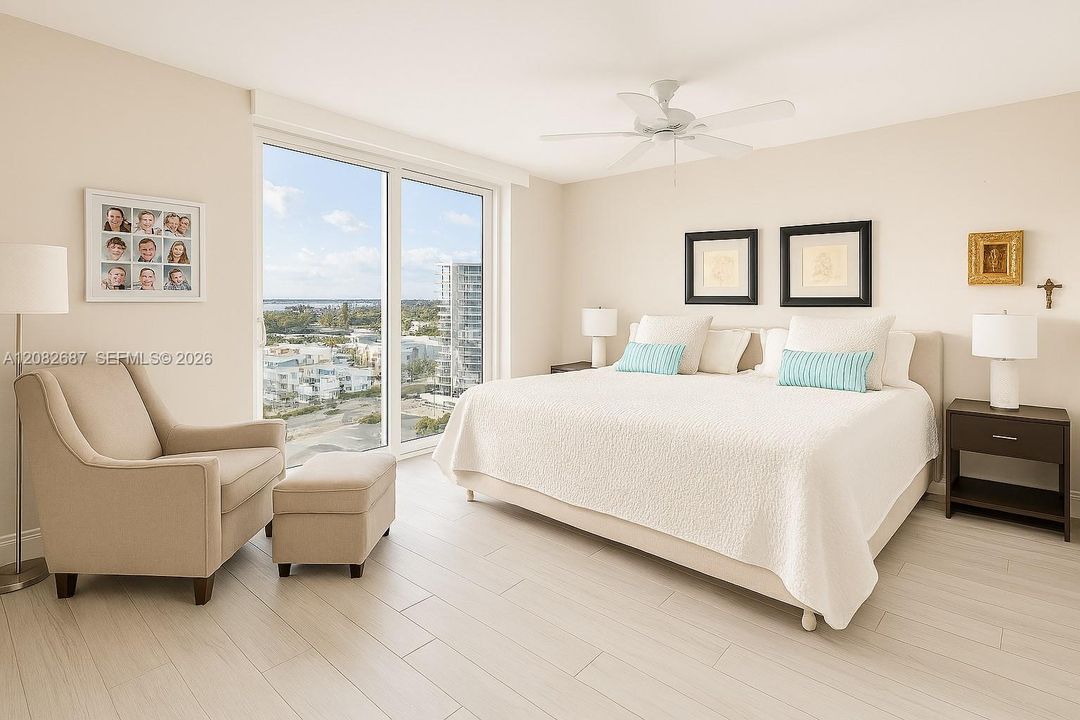 For Rent: $4,500 (2 beds, 2 baths, 950 Square Feet)