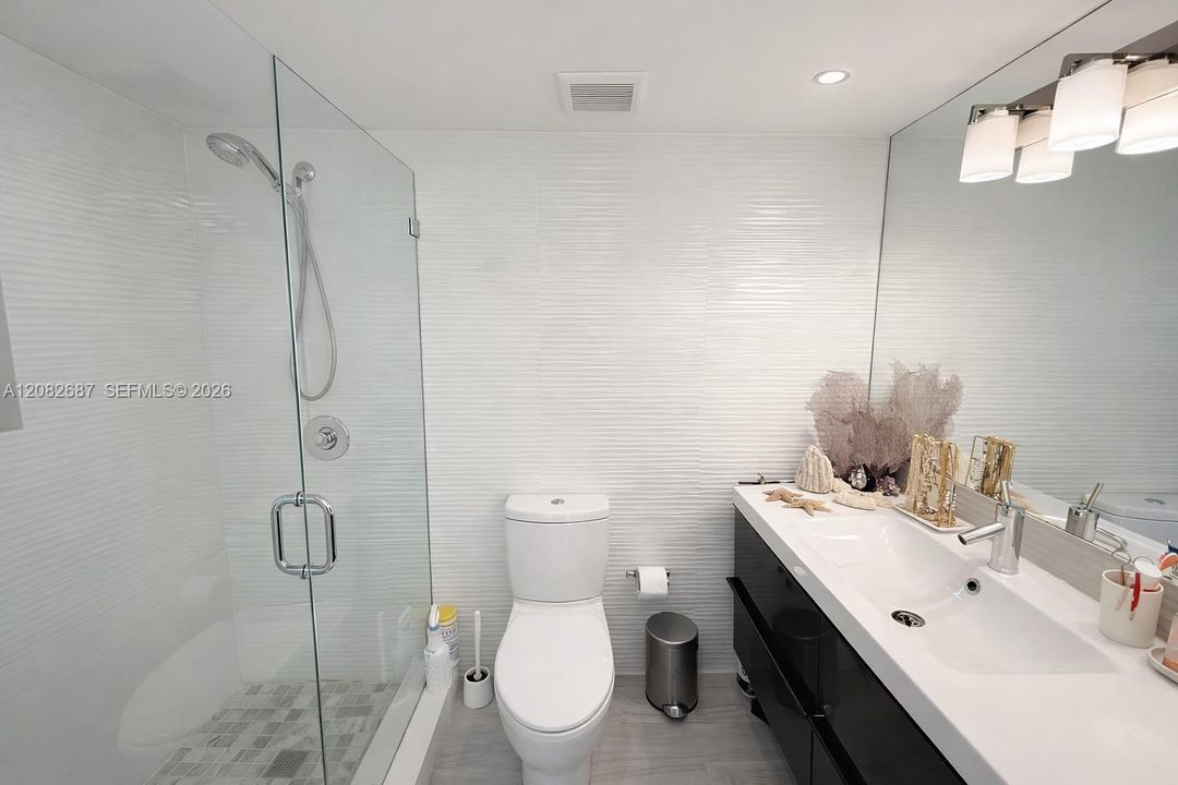For Rent: $4,500 (2 beds, 2 baths, 950 Square Feet)