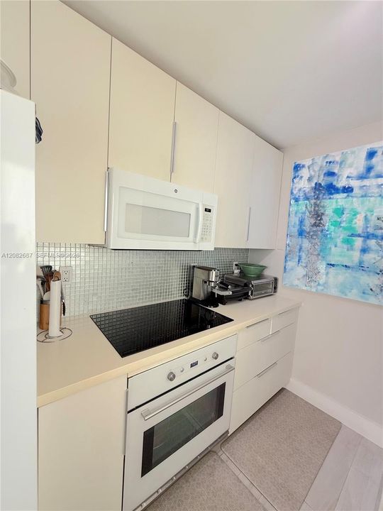 For Rent: $4,500 (2 beds, 2 baths, 950 Square Feet)