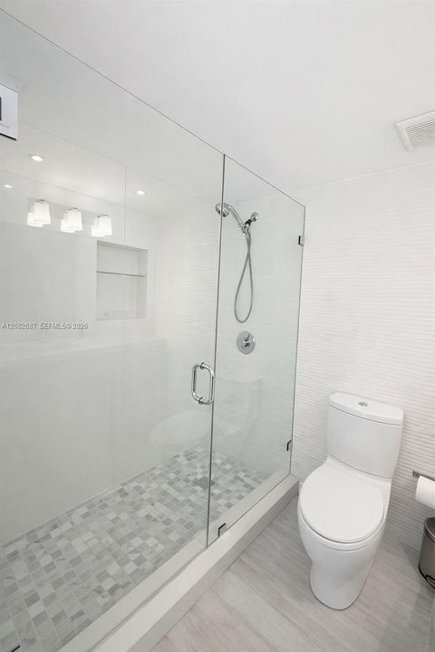 For Rent: $4,500 (2 beds, 2 baths, 950 Square Feet)