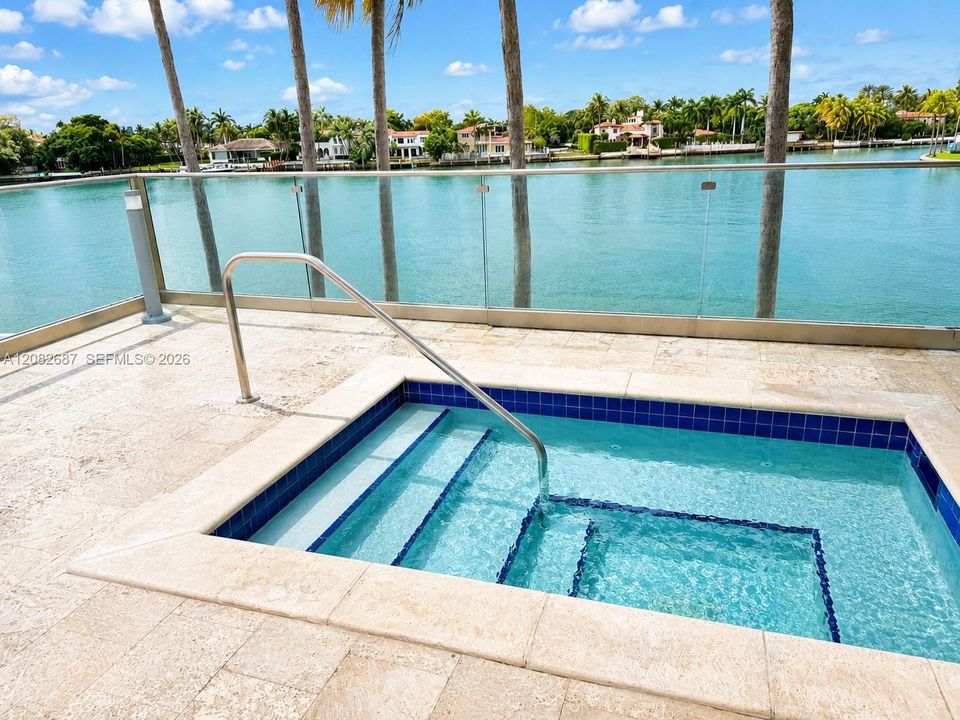 For Rent: $4,500 (2 beds, 2 baths, 950 Square Feet)