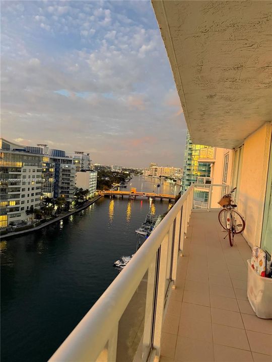 For Rent: $4,500 (2 beds, 2 baths, 950 Square Feet)