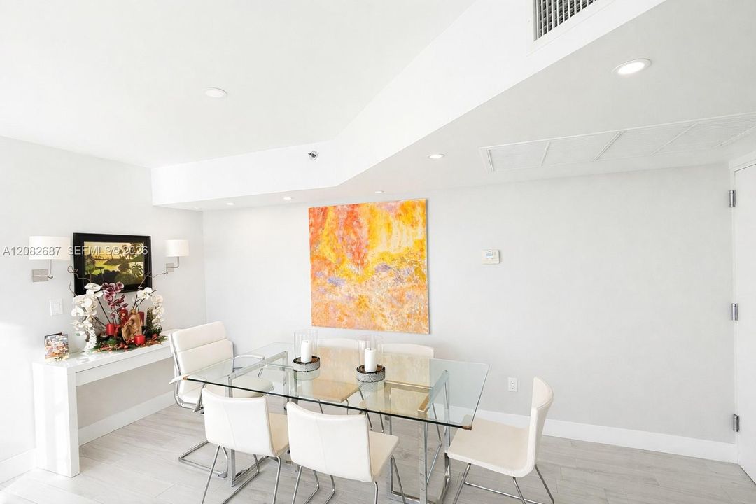 For Rent: $4,500 (2 beds, 2 baths, 950 Square Feet)