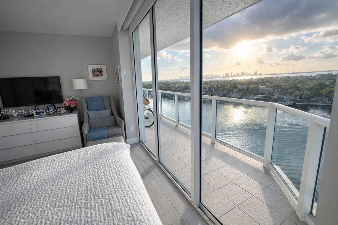 For Rent: $4,500 (2 beds, 2 baths, 950 Square Feet)