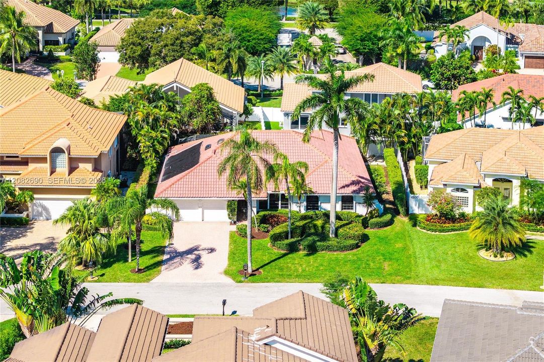 Activo con contrato: $945,000 (4 camas, 2 baños, 2360 Pies cuadrados)