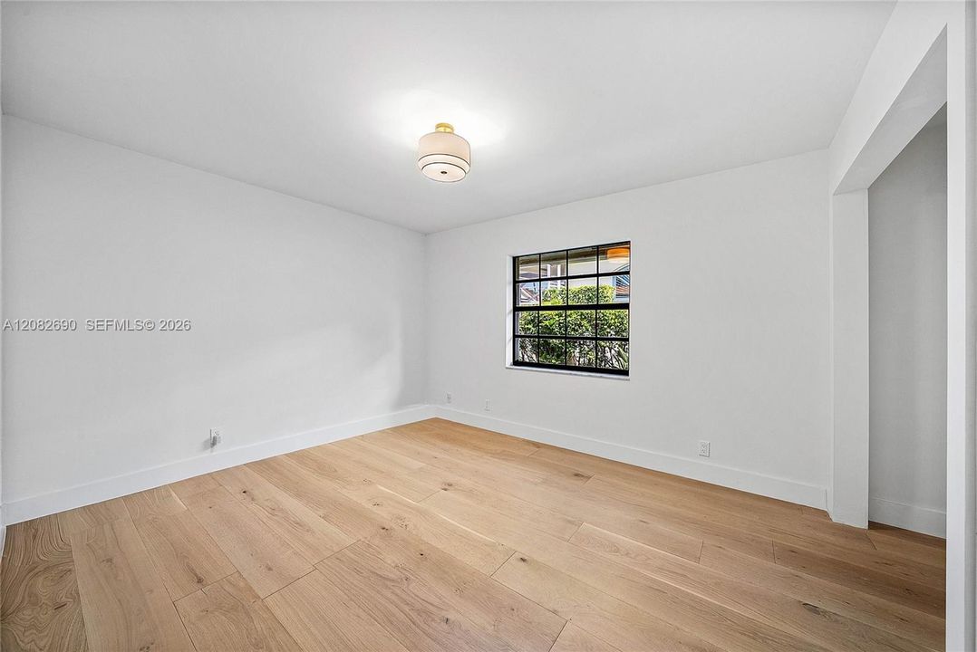Activo con contrato: $945,000 (4 camas, 2 baños, 2360 Pies cuadrados)