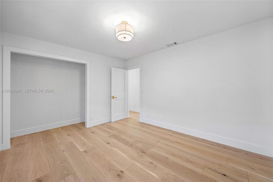 Activo con contrato: $945,000 (4 camas, 2 baños, 2360 Pies cuadrados)
