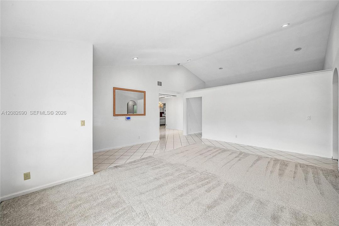 Activo con contrato: $945,000 (4 camas, 2 baños, 2360 Pies cuadrados)