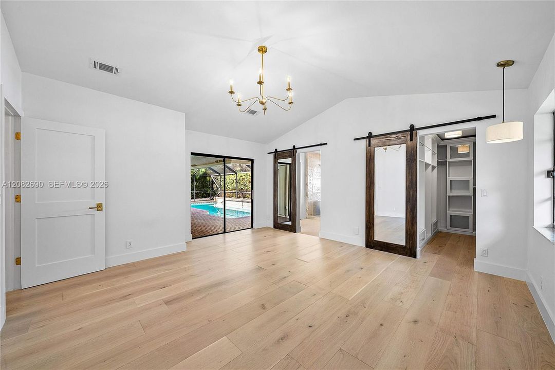 Activo con contrato: $945,000 (4 camas, 2 baños, 2360 Pies cuadrados)