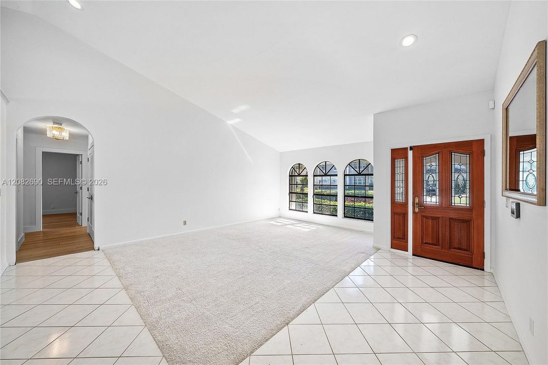 Activo con contrato: $945,000 (4 camas, 2 baños, 2360 Pies cuadrados)