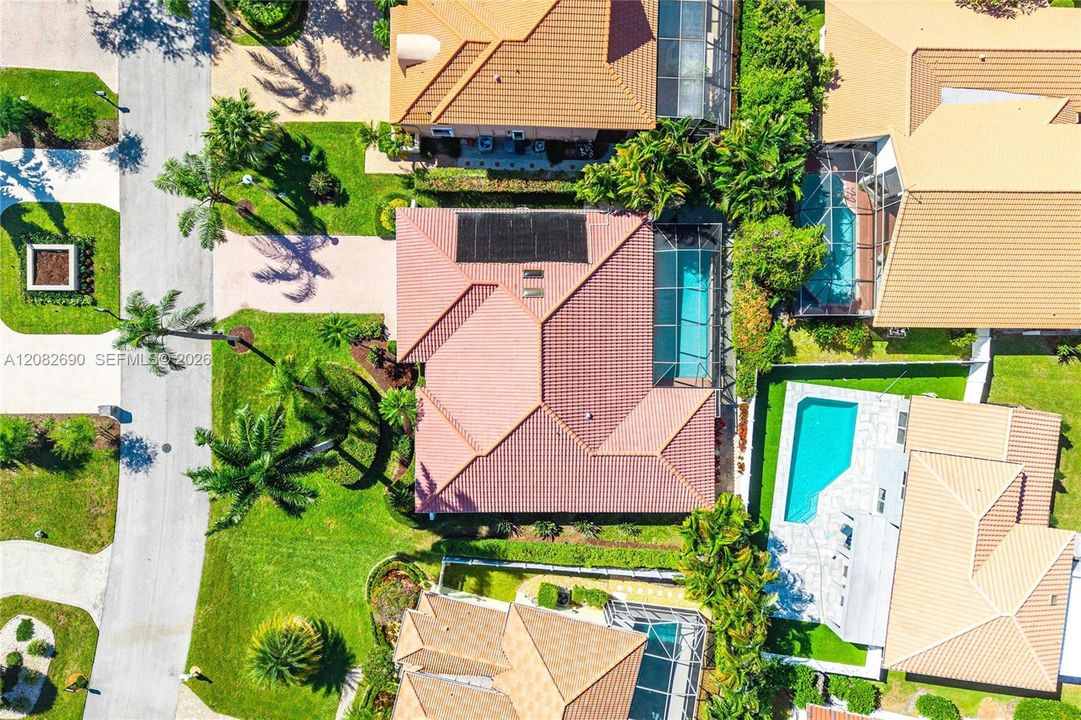 Activo con contrato: $945,000 (4 camas, 2 baños, 2360 Pies cuadrados)