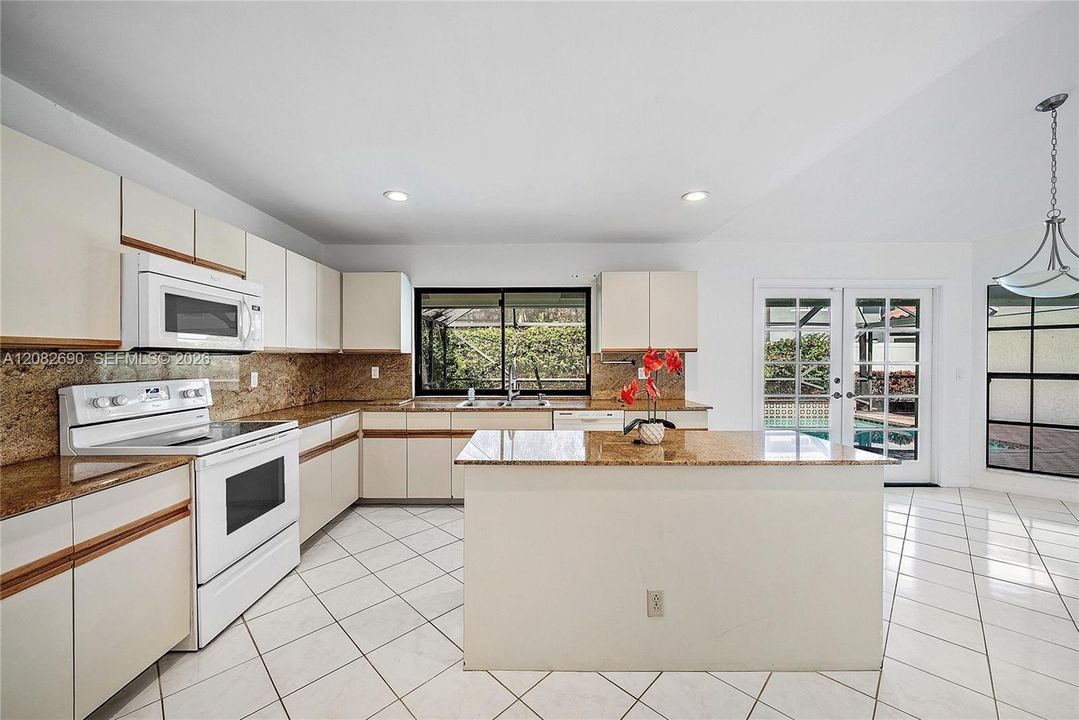 Activo con contrato: $945,000 (4 camas, 2 baños, 2360 Pies cuadrados)