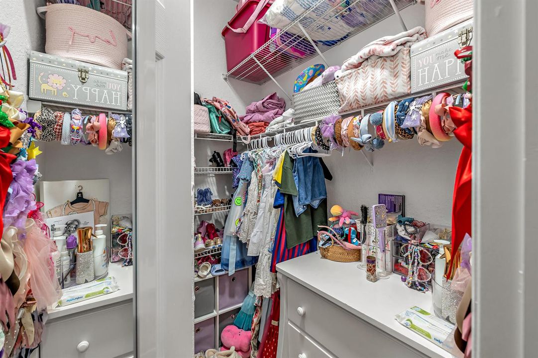 Walk-in Closet Bedroom 1