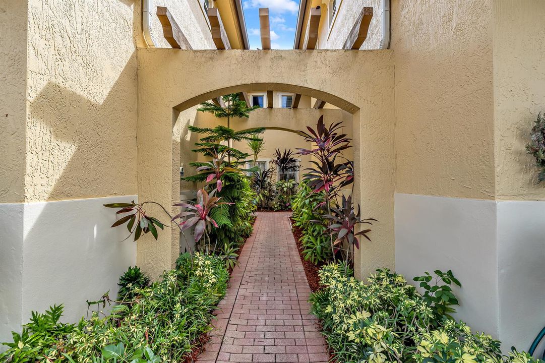 Garden Terrace Entryway