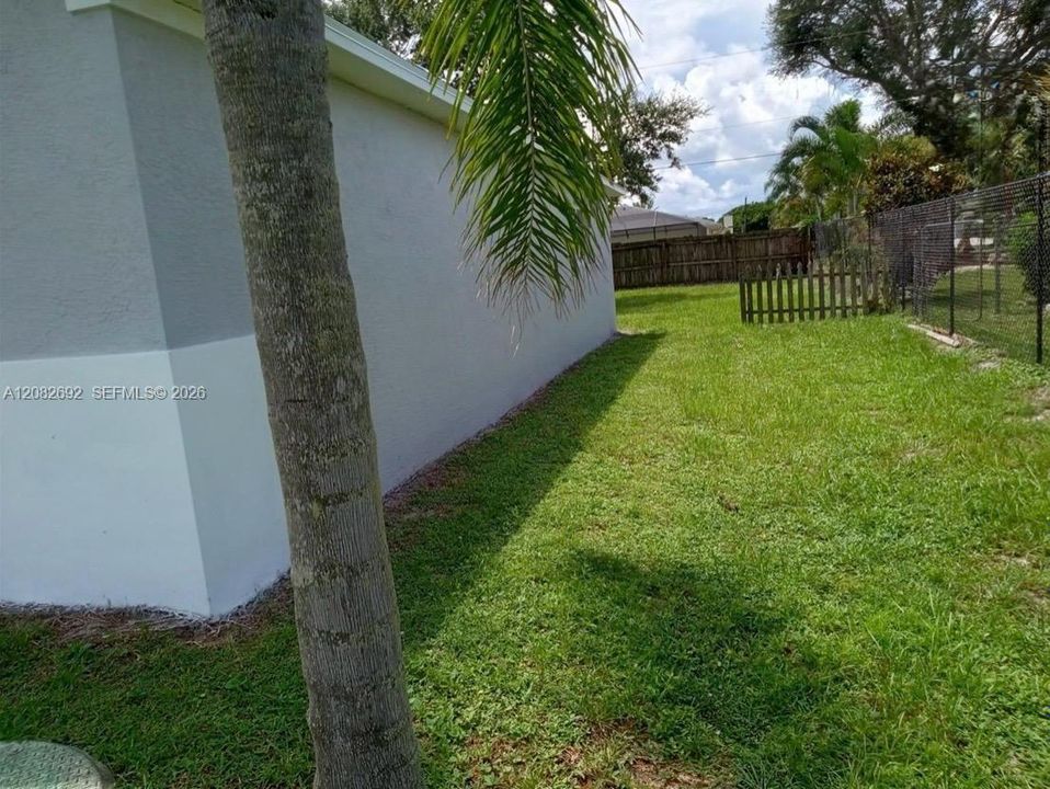 For Rent: $2,600 (3 beds, 2 baths, 1699 Square Feet)
