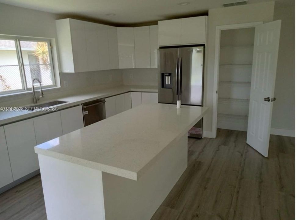 For Rent: $2,600 (3 beds, 2 baths, 1699 Square Feet)