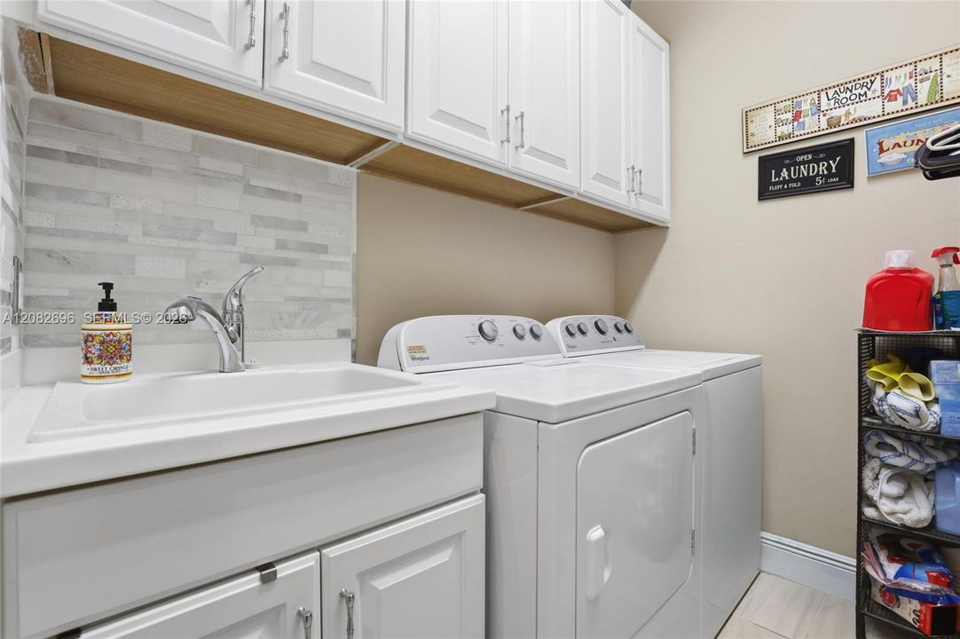 En Venta: $1,199,900 (3 camas, 3 baños, 2983 Pies cuadrados)