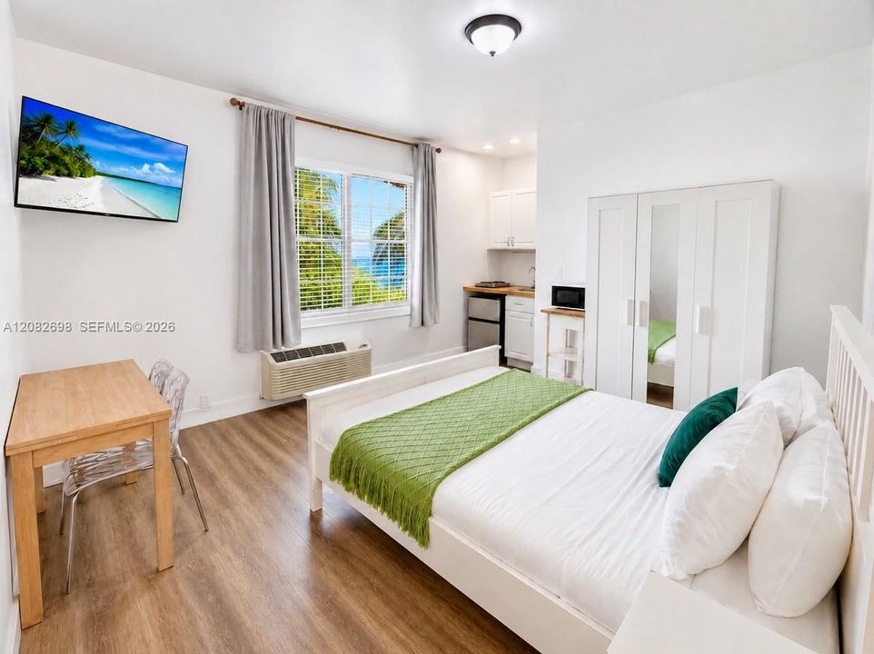 For Rent: $1,745 (0 beds, 1 baths, 352 Square Feet)