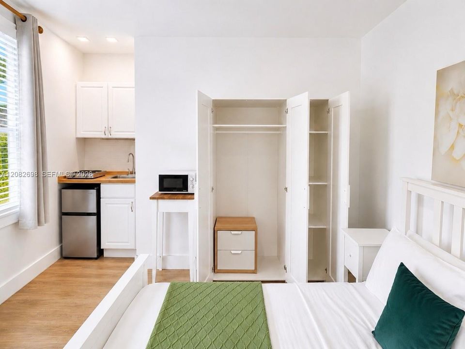 For Rent: $1,745 (0 beds, 1 baths, 352 Square Feet)