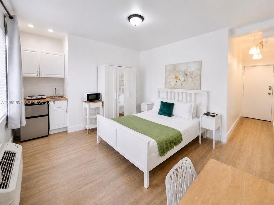 For Rent: $1,745 (0 beds, 1 baths, 352 Square Feet)
