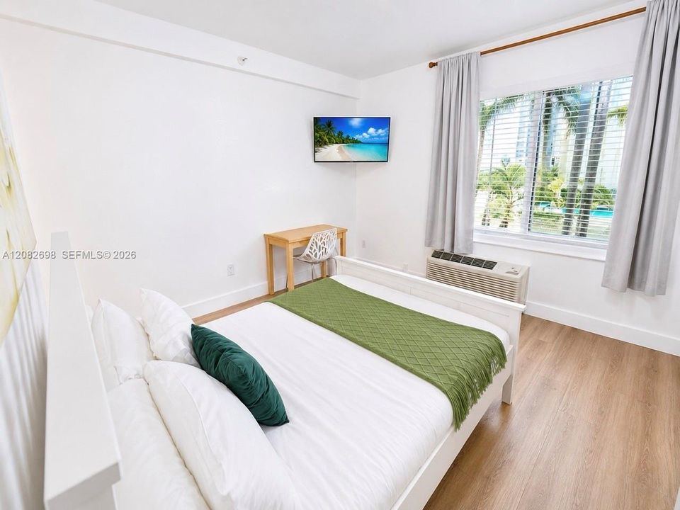 For Rent: $1,745 (0 beds, 1 baths, 352 Square Feet)